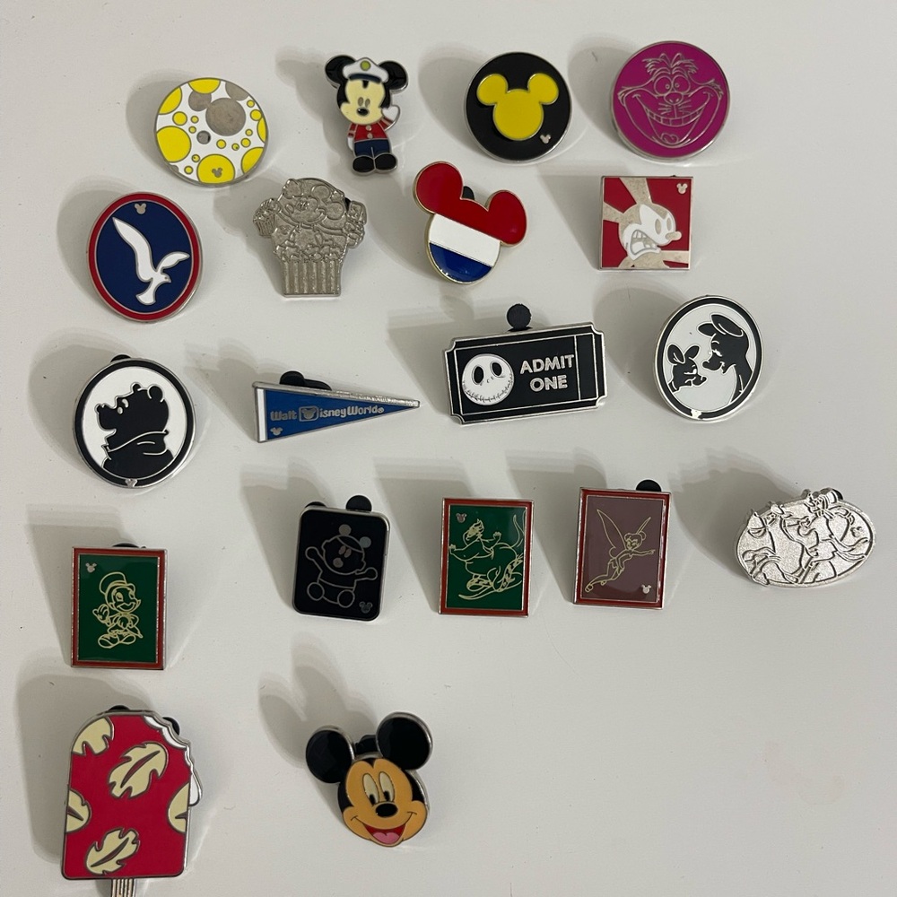 Set of 19 Disney collector pins